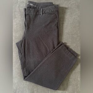 Old Navy Pixie Ankle Cropped Ponte Pants in Charcoal Women’s